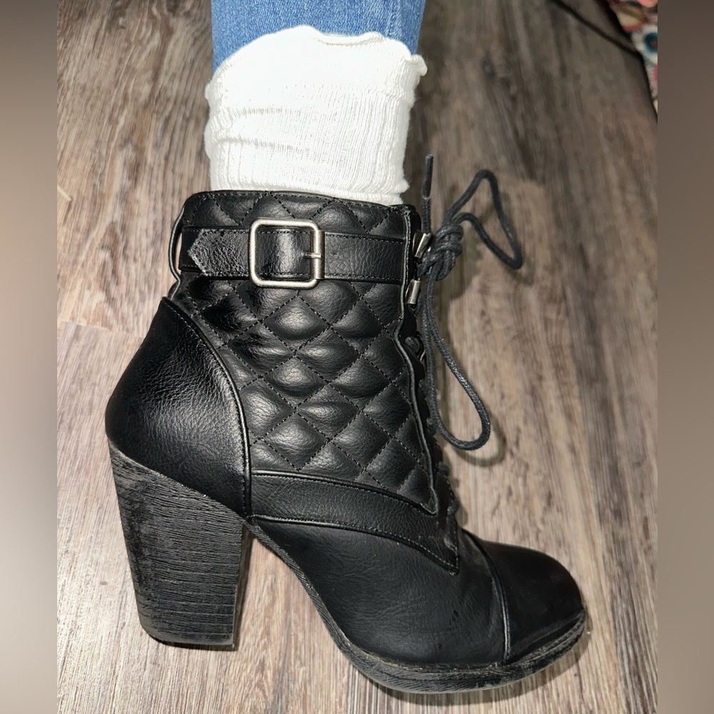 Daisy Fuentes Black Quilted Buckle Strap Heeled Zip Up Boots